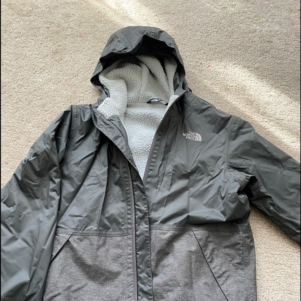 North Face boys size large water proof jacket